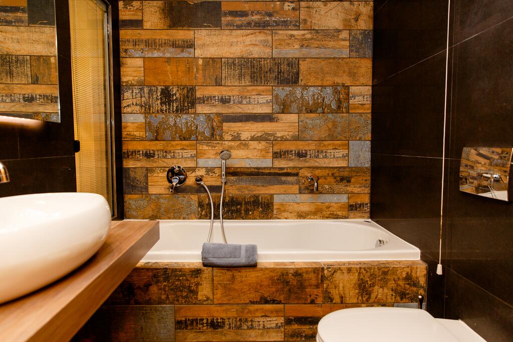 Hotel Golden Star City Resort bathroom 1.jpg