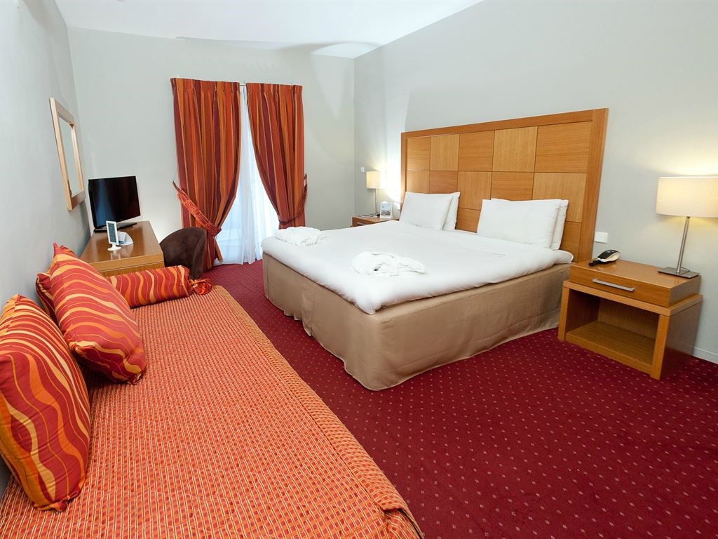 Hotel Golden Star City Resort family room 1.jpeg