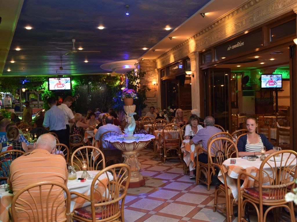 Hotel Gouvia bar.jpeg