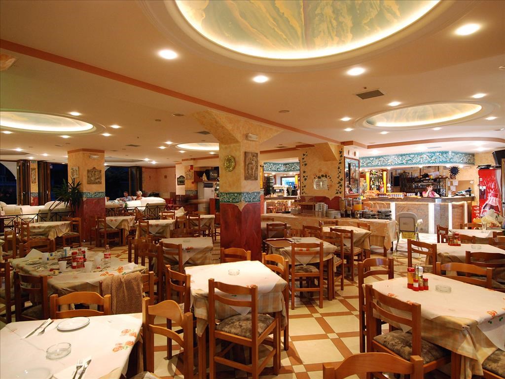 Hotel Gouvia restaurant 1.jpeg