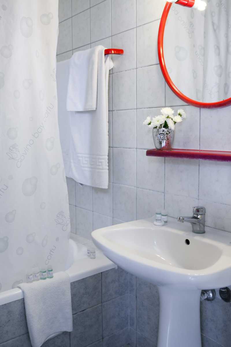 Hotel Govino Bay bathroom.jpg