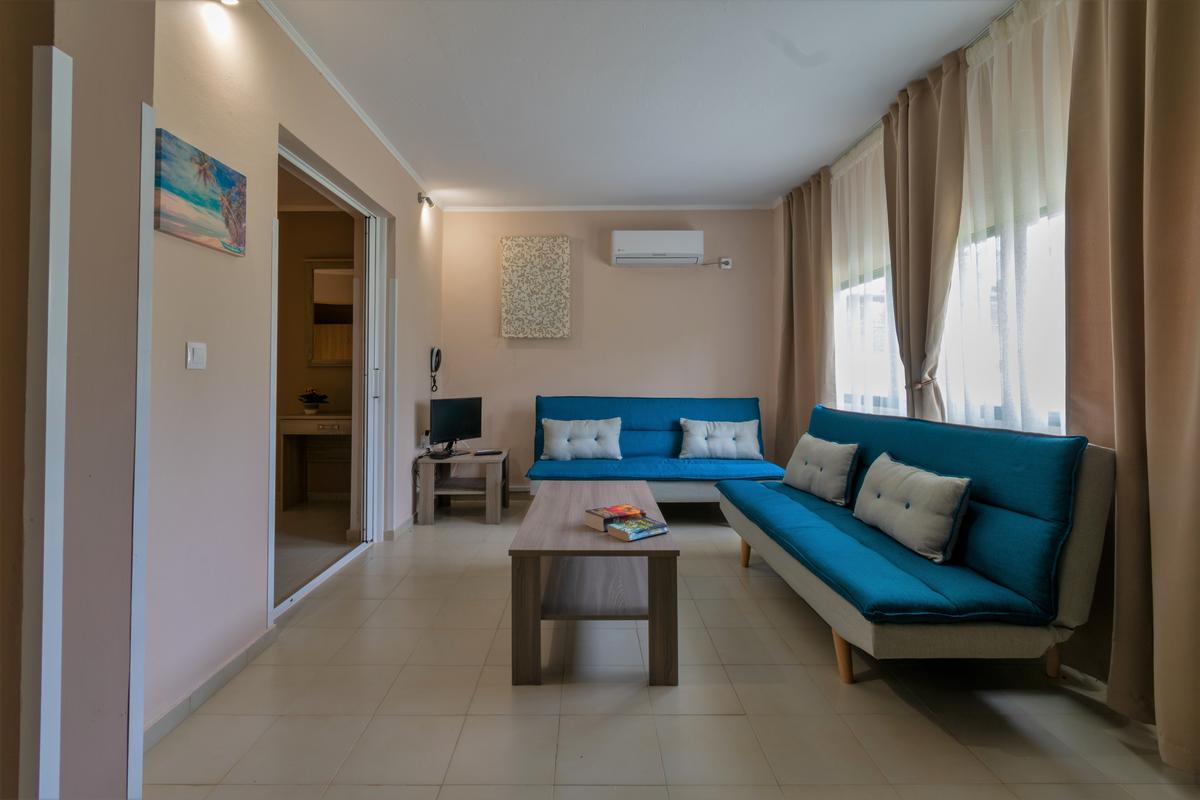 Hotel Govino Bay one bedroom apartments 4.jpg