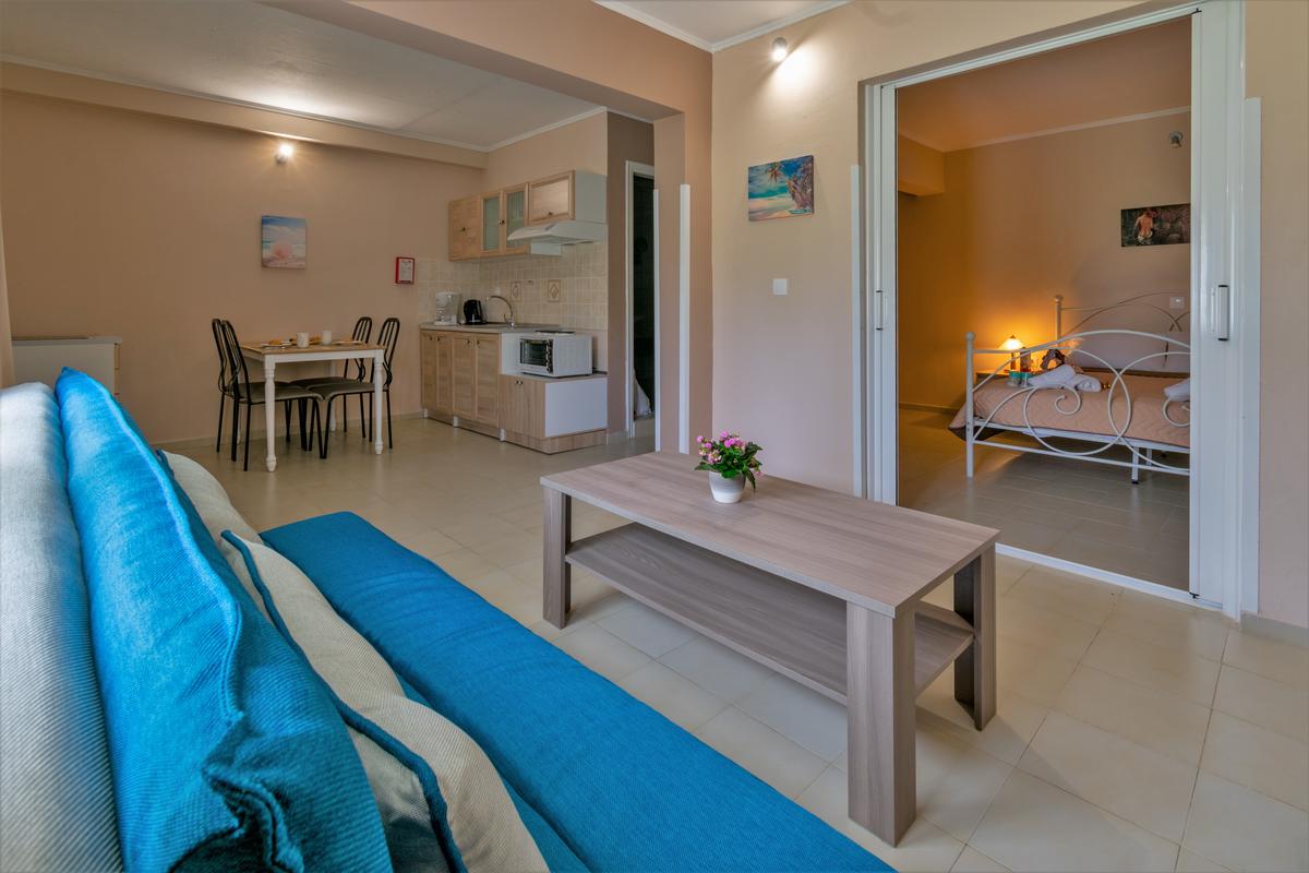 Hotel Govino Bay one bedroom apartments 5.jpg