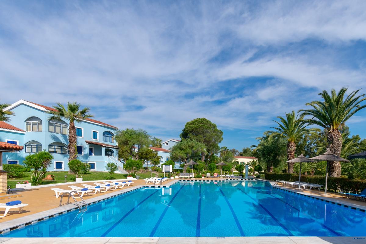 Hotel Govino Bay pool 1.jpg