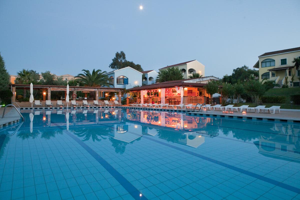 Hotel Govino Bay pool.jpg