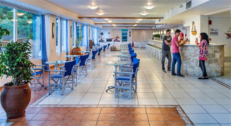 Hotel Grand Bleu bar.jpg