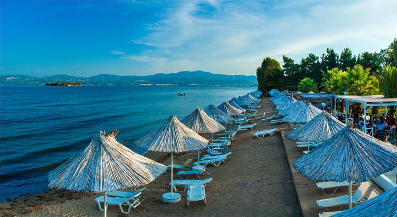 Hotel Grand Bleu beach 1.jpg