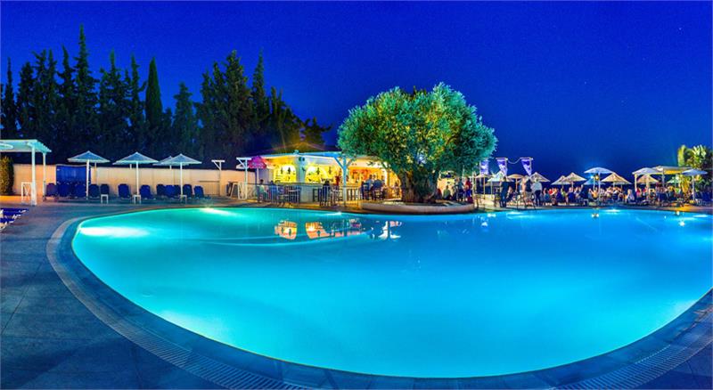 Hotel Grand Bleu pool 1.jpg
