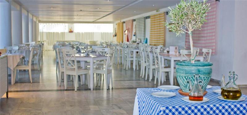 Hotel Grand Bleu restaurant.jpg