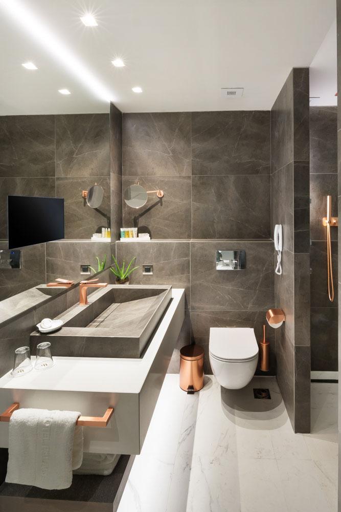 Grand Hotel Palace bathroom.jpg