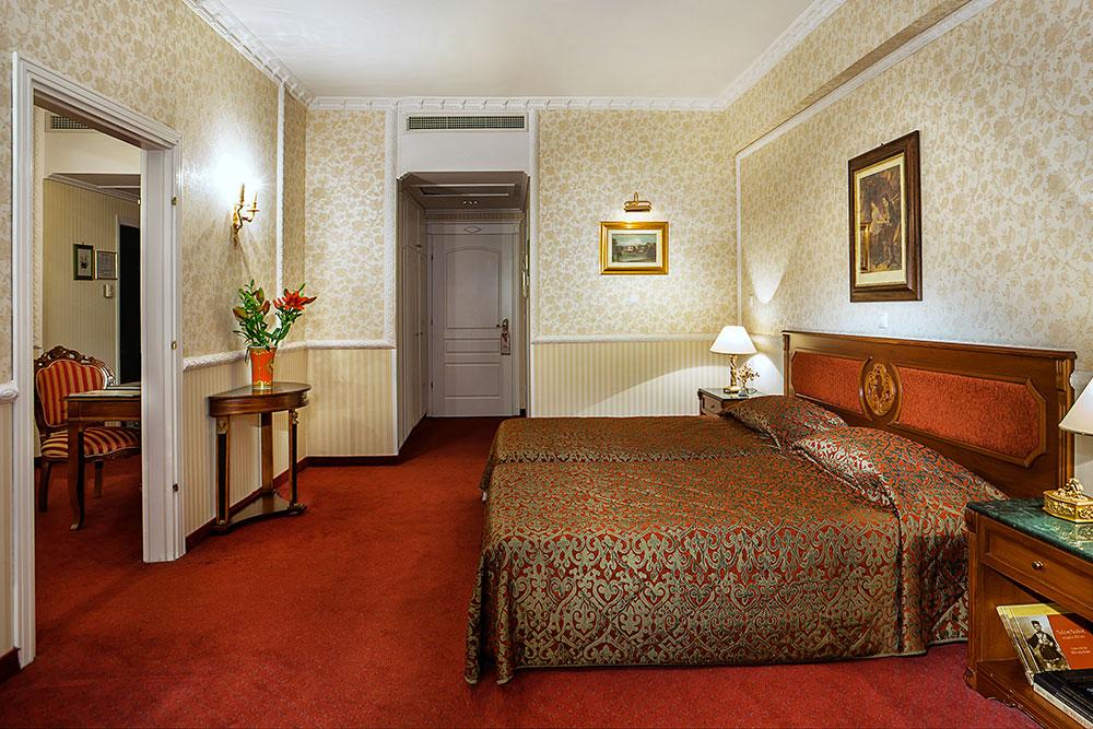 Grand Hotel Palace deluxe classic suite 1.jpg