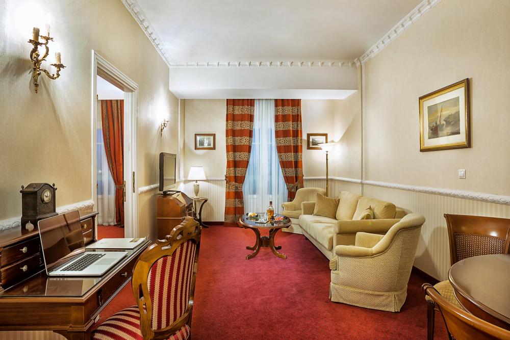 Grand Hotel Palace deluxe classic suite.jpg