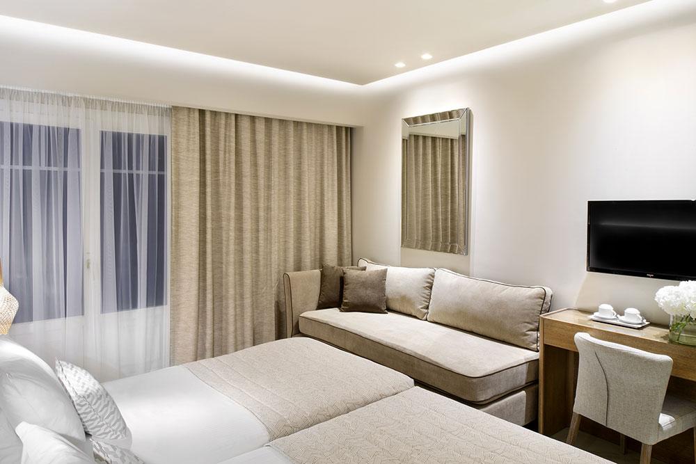 Grand Hotel Palace deluxe modern rooms 1.jpg