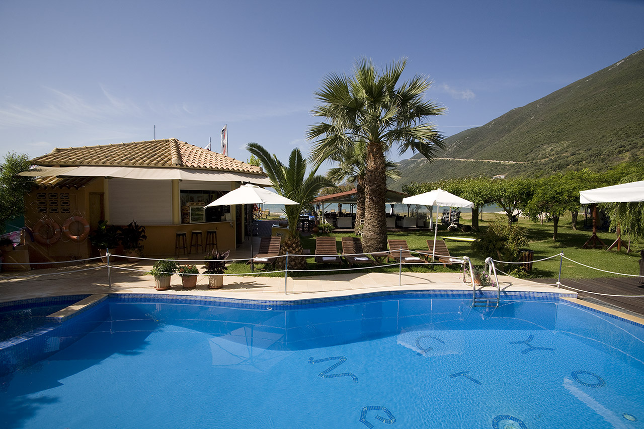 Hotel Grand Nefeli pool.jpg