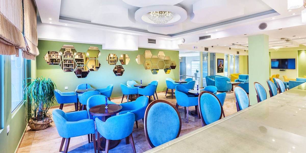 Hotel Grand Platon bar 2.jpg