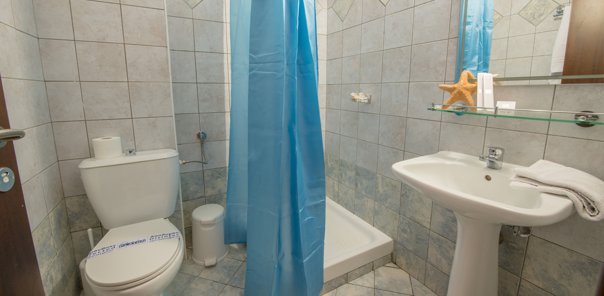 Hotel Grand Platon bathroom.jpg