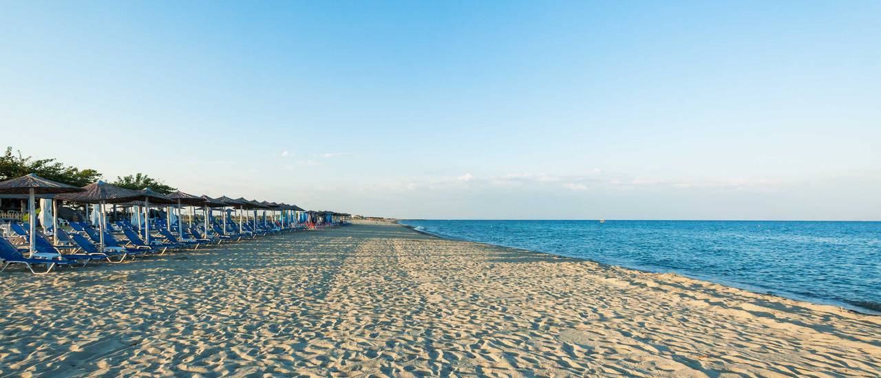 Hotel Grand Platon beach.jpg