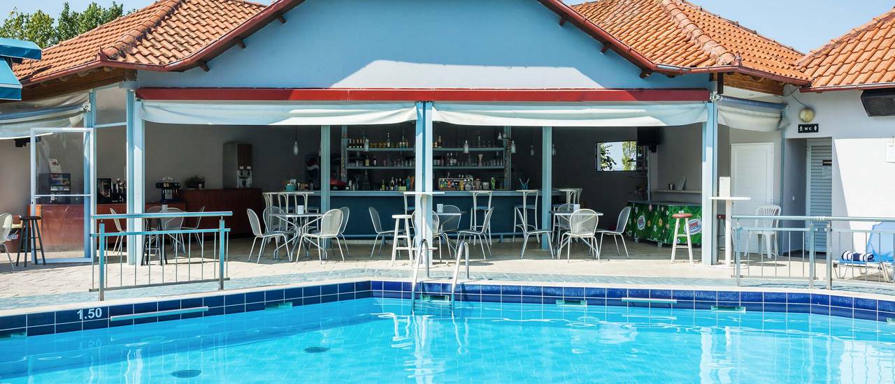 Hotel Grand Platon pool bar.jpg