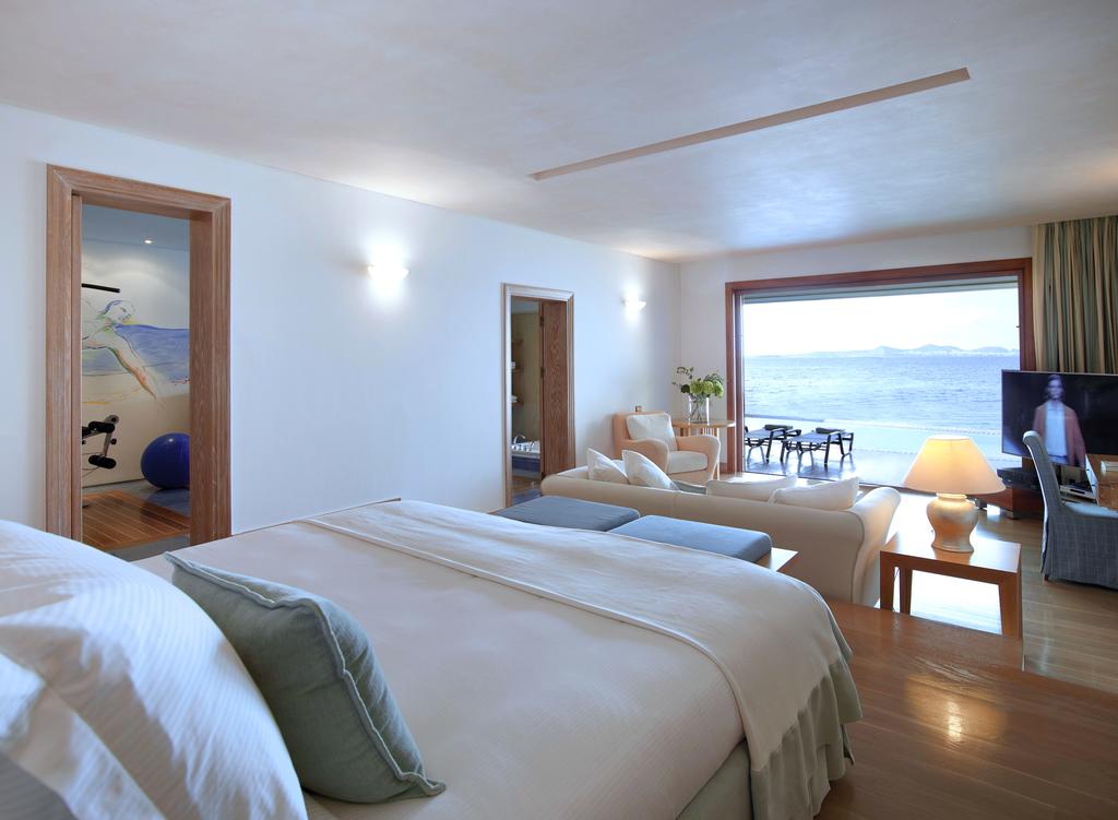 Hotel Grand Resort Lagonissi deluxe suite.jpg