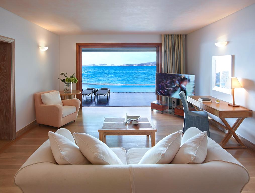 Hotel Grand Resort Lagonissi mediterranean suites.jpg