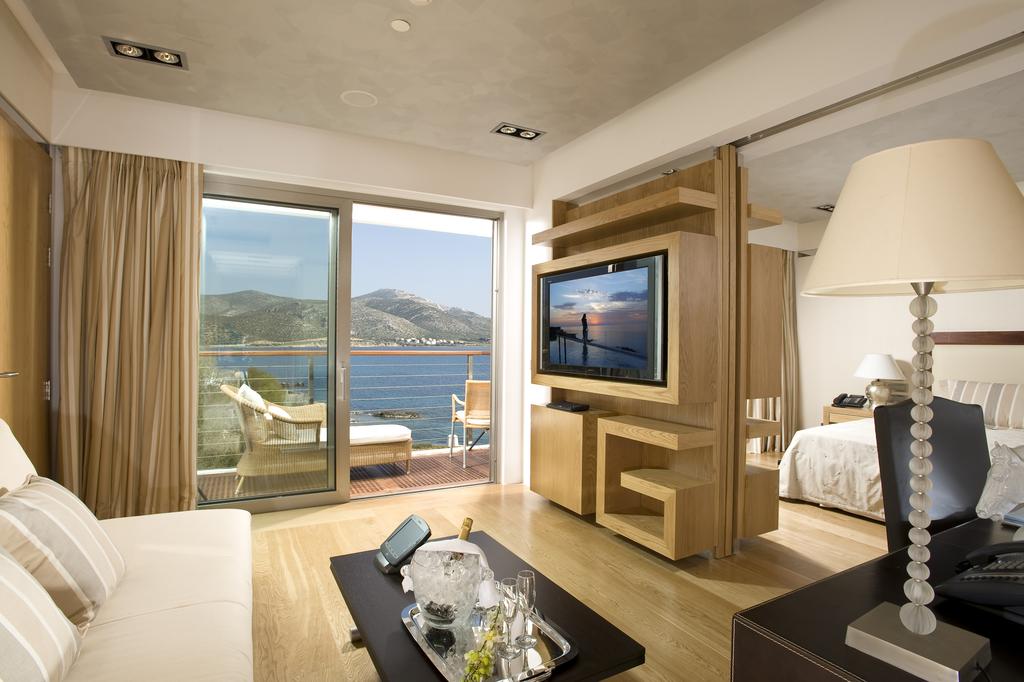 Hotel Grand Resort Lagonissi penthouse suite.jpg