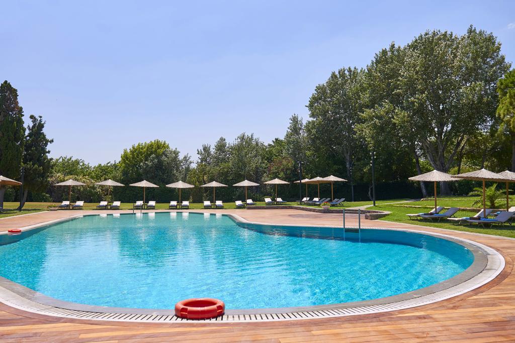 Hotel Grand Resort Lagonissi pool.jpg