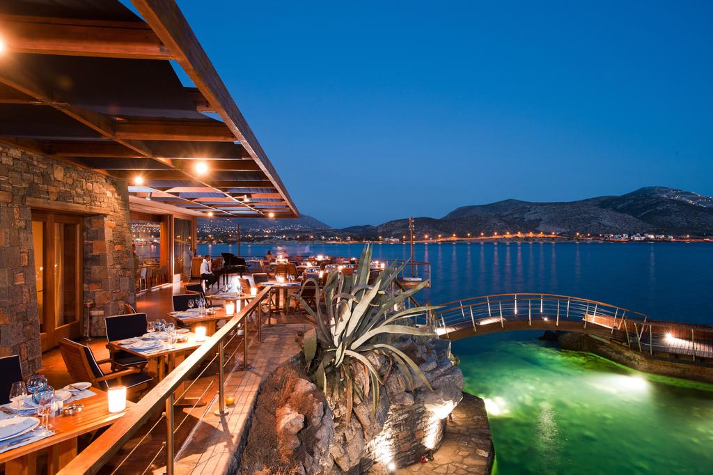 Hotel Grand Resort Lagonissi restaurant 1.jpg