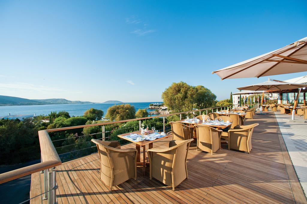 Hotel Grand Resort Lagonissi restaurant 2.jpg