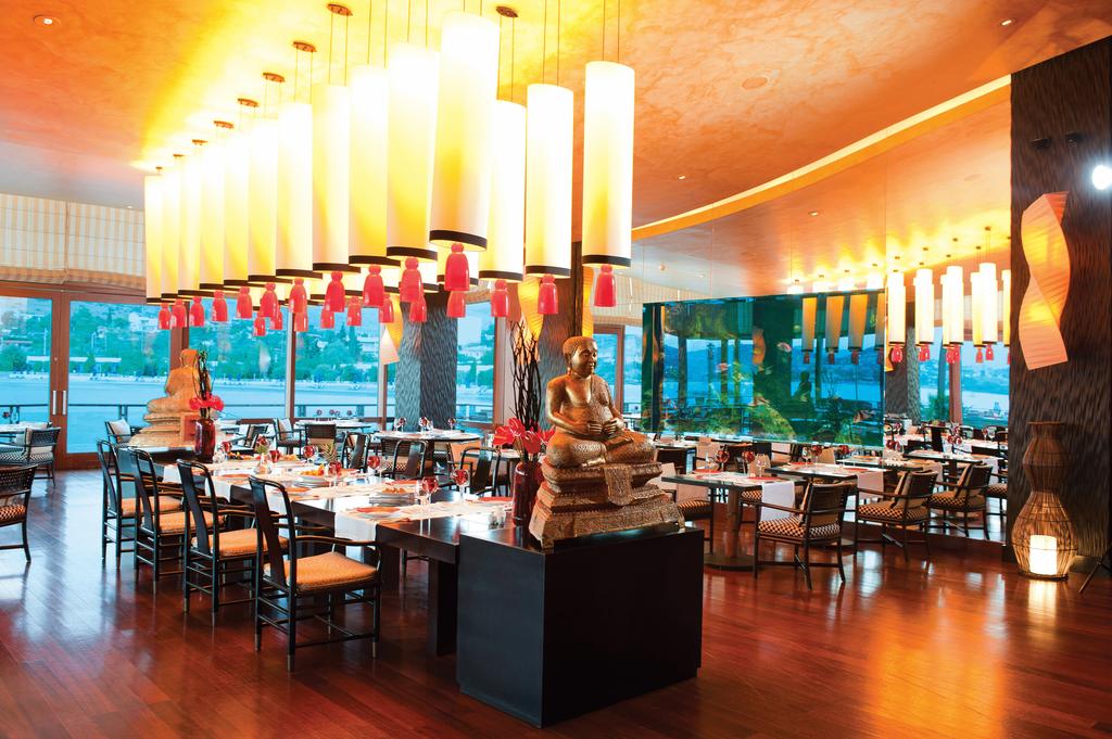 Hotel Grand Resort Lagonissi restaurant 3.jpg