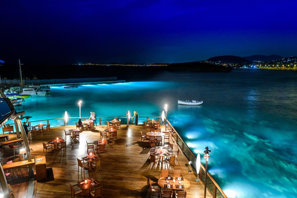 Hotel Grand Resort Lagonissi restaurant.jpg