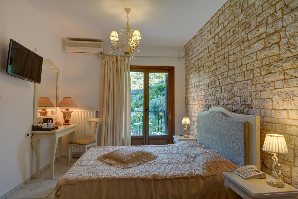 Hotel Agnadi double room.jpg