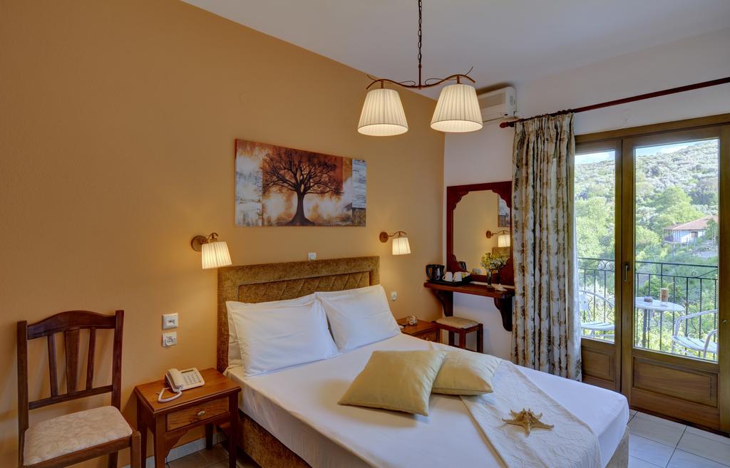 Hotel Agnadi single room.jpg
