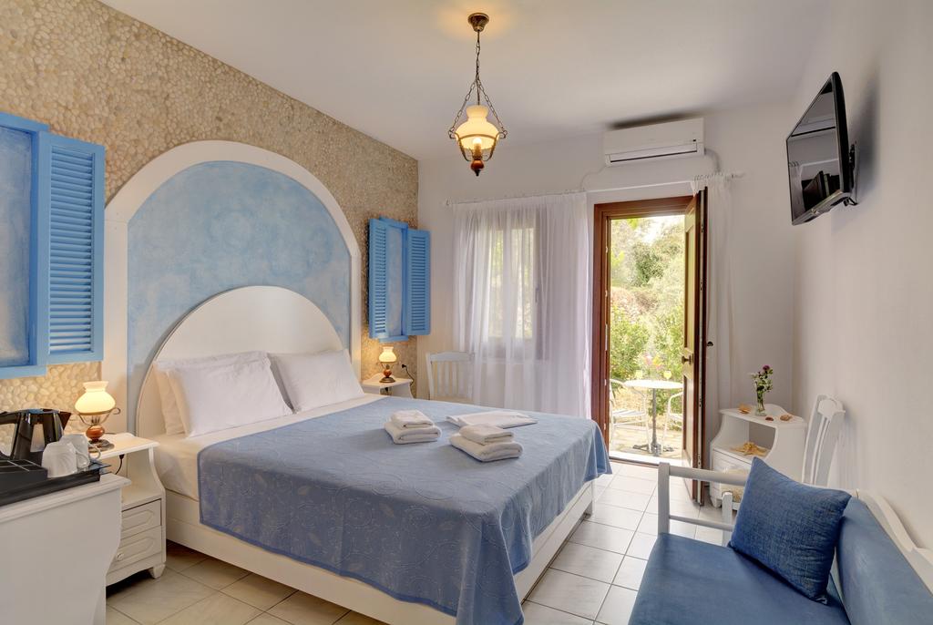 Hotel Agnadi superior double room 1.jpg