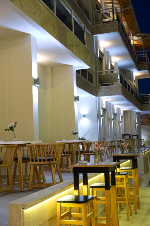 Hotel Grand Theoni bar.jpg