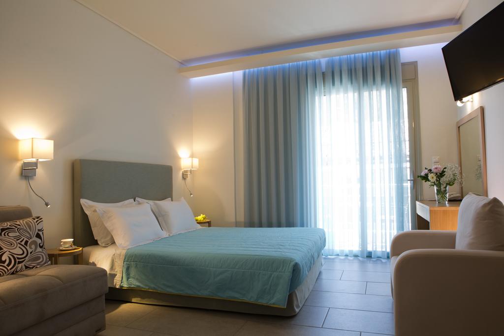 Hotel Grand Theoni double room 1.jpg