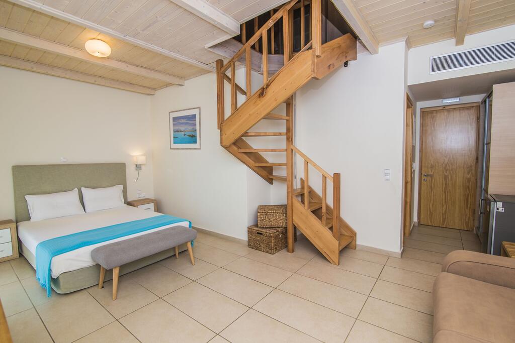 Hotel Grand Theoni maisonnette 1.jpg
