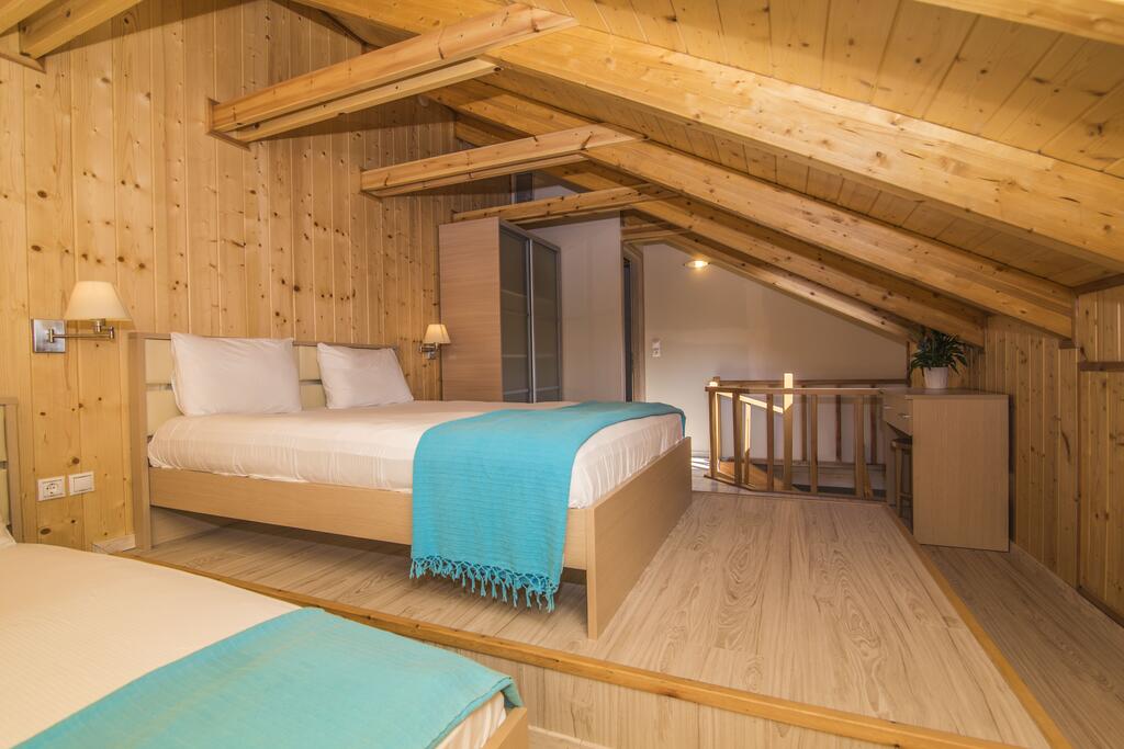 Hotel Grand Theoni maisonnette.jpg