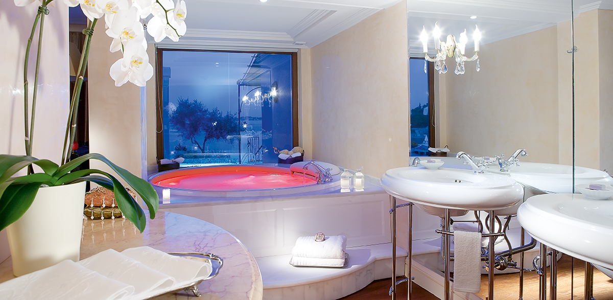 Hotel Grecotel Corfu Imperial Palace Palazzo Imperiale private pool bathroom.jpg