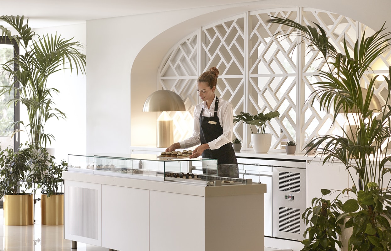 Hotel Grecotel  Daphnila Bay Dassia cocholaterie.jpg