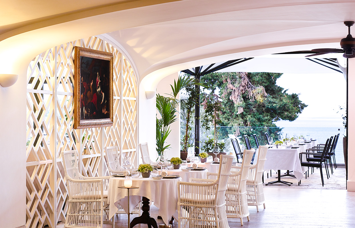 Hotel Grecotel  Daphnila Bay Dassia restaurant 1.jpg