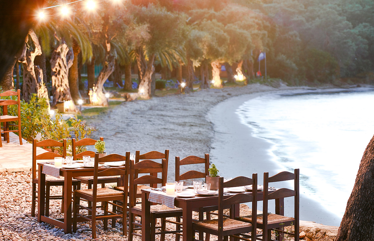 Hotel Grecotel  Daphnila Bay Dassia restaurant 4.jpg