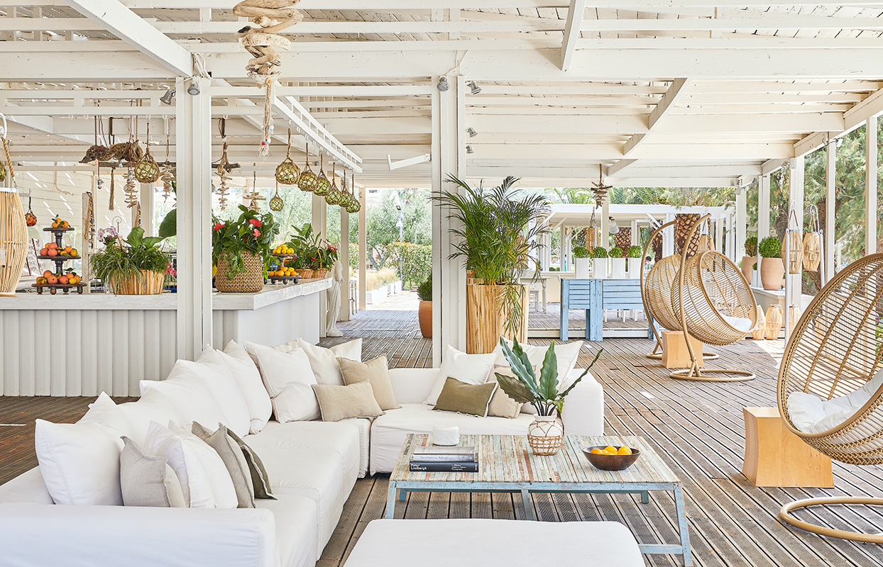 Hotel Grecotel Filoxenia beach bar 1.jpg