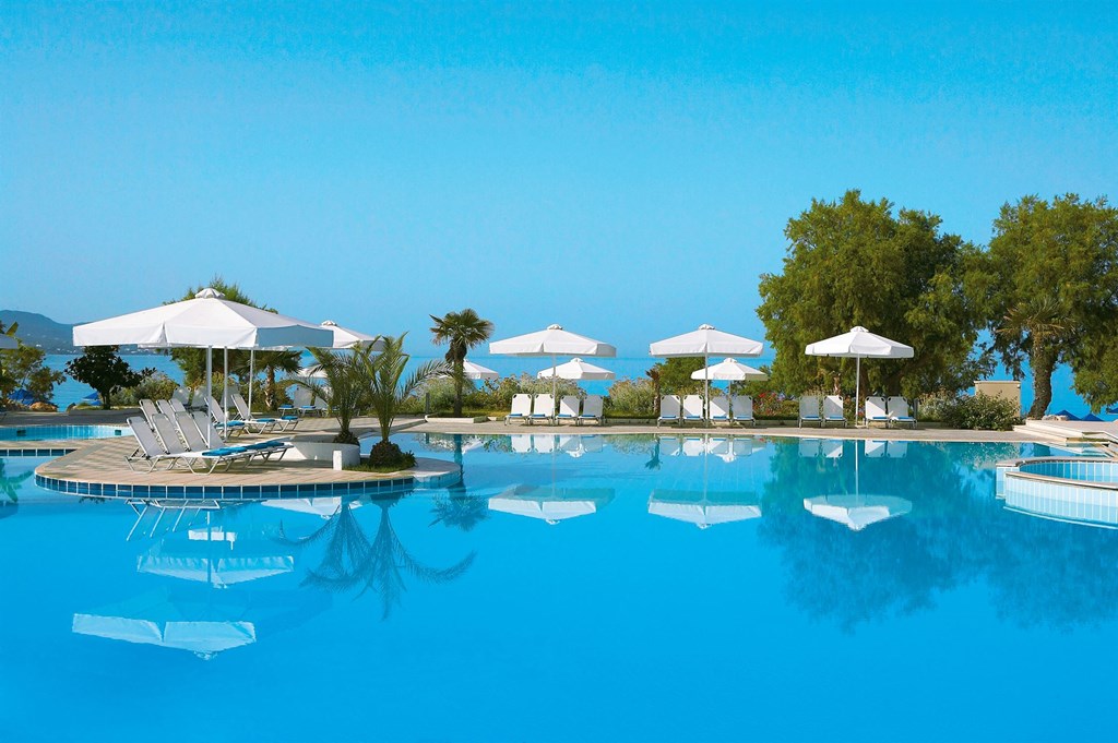 Hotel Grecotel Filoxenia pool 1.jpg