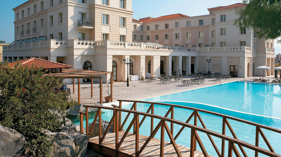 Hotel Grecotel Larissa Imperial pool.jpg