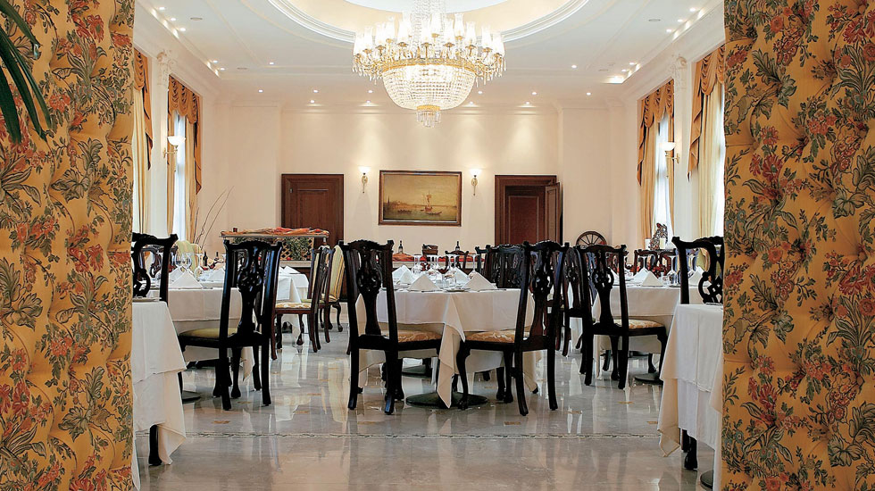 Hotel Grecotel Larissa Imperial restaurant.jpg