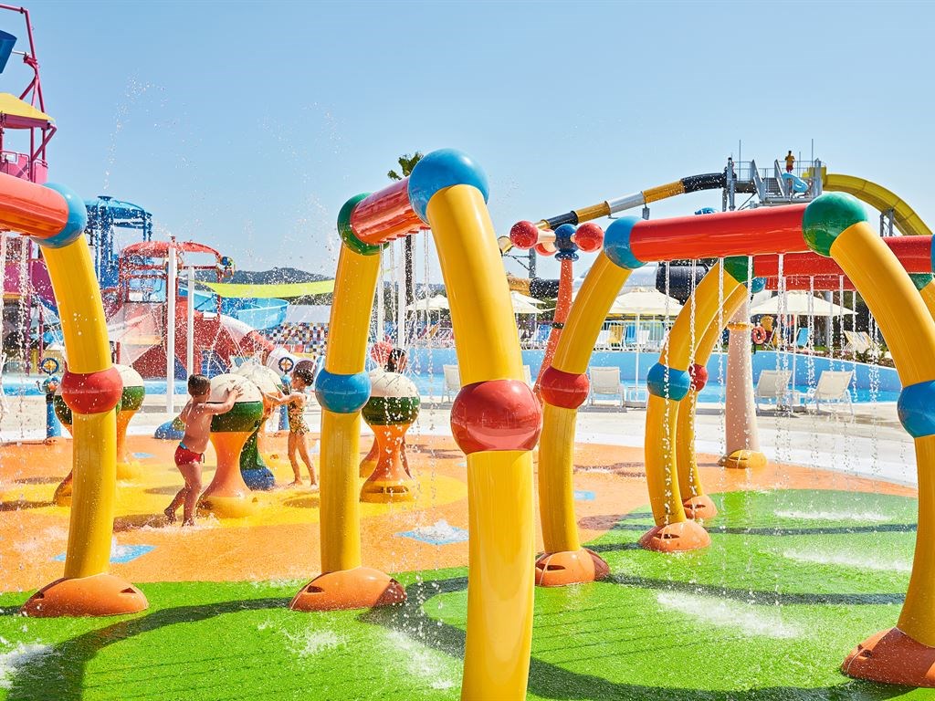 Hotel Grecotel Mandola Rosa aqua park1.jpg