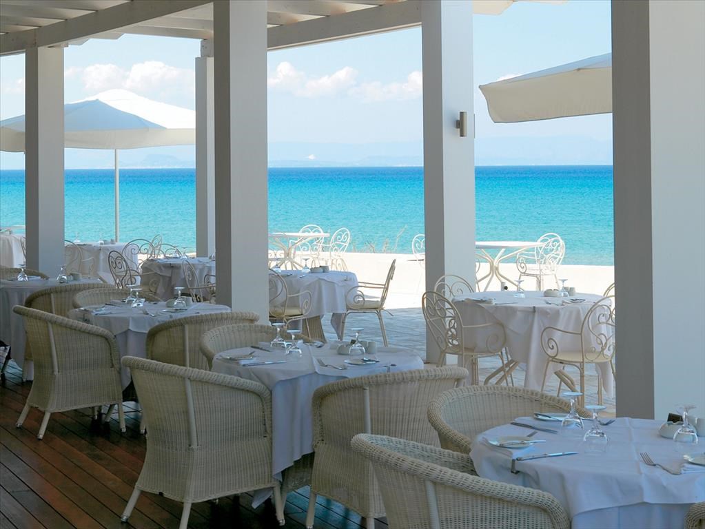 Hotel Grecotel Mandola Rosa restaurant 1.jpeg