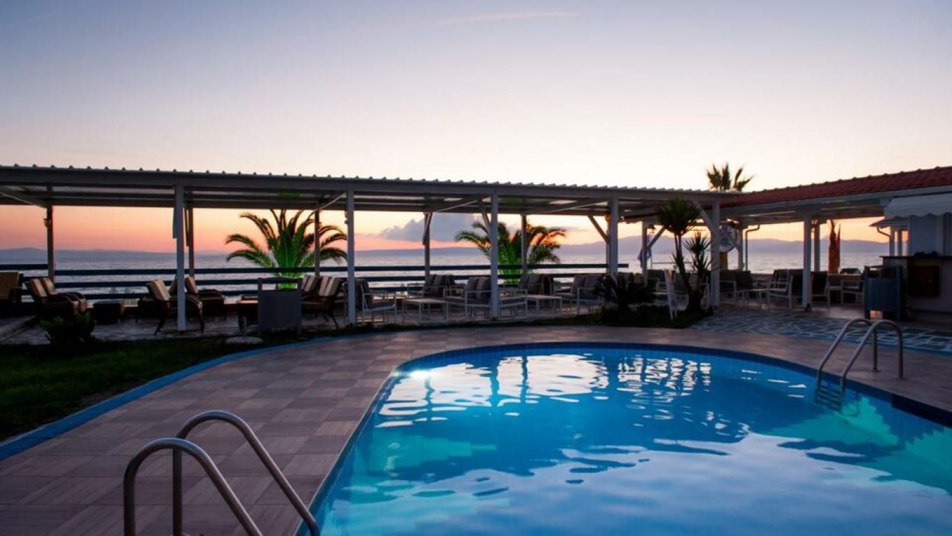 Hanioti Grand Otel bazen.jpg