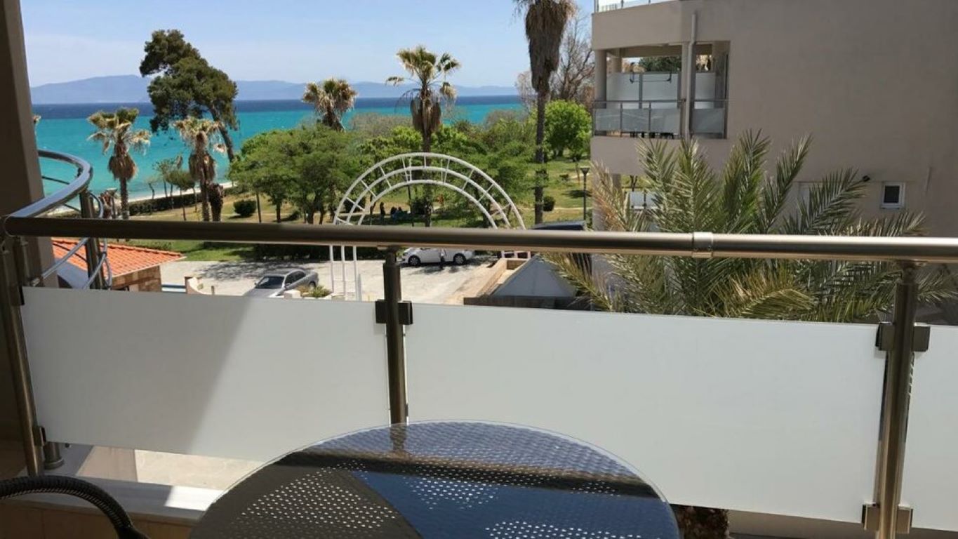 Hanioti Grand Otel pogled sa terase.jpg
