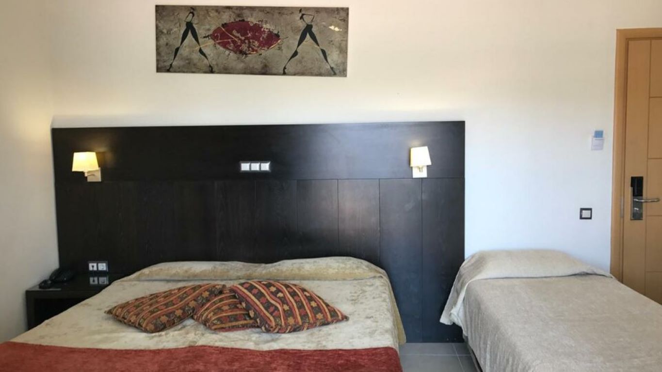 Hanioti Grand Otel trokrevetna soba.jpg